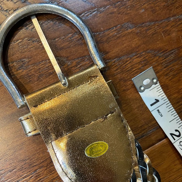 Retro vintage woven belt in gold, black and white with silver hardware - Picture 2 of 4